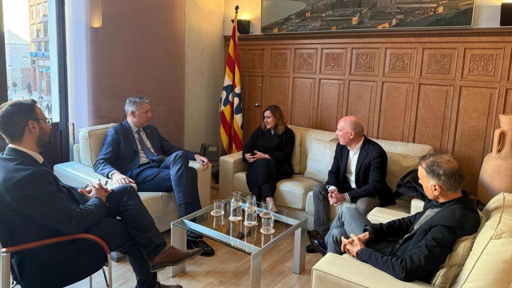 La alcaldesa de Valencia, María José Catalá, se reúne con Xavier García Albiol, primer edil de Badalona. EE