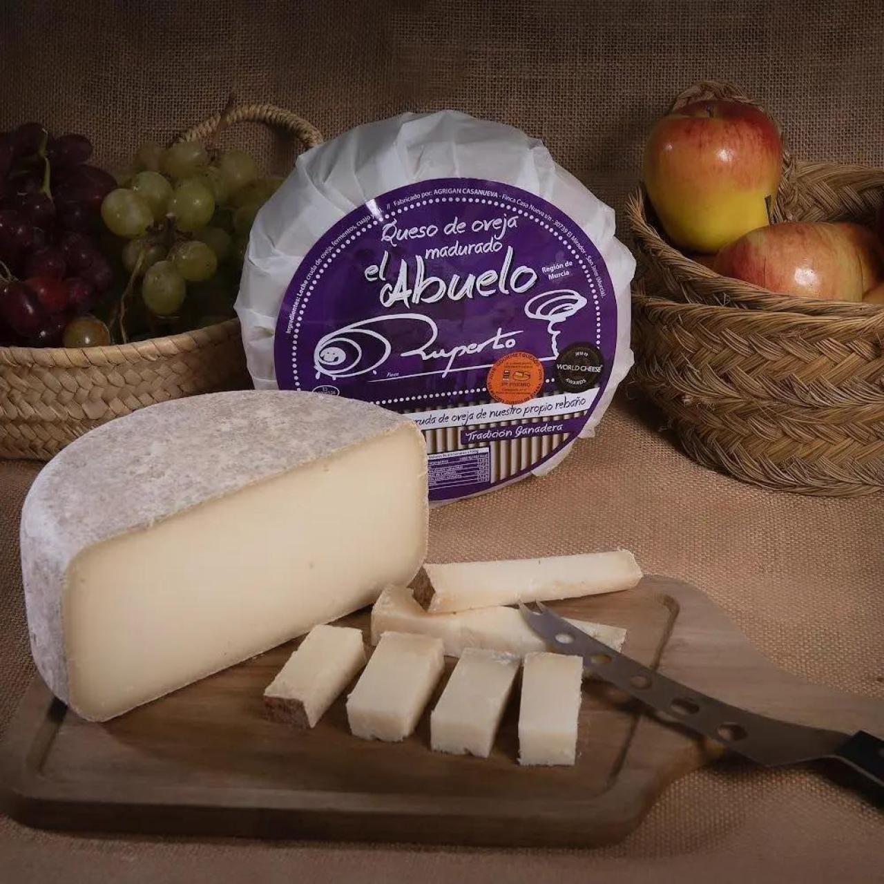 Dos bolas de queso Abuelo Ruperto.