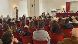 Reunión de propietarios de viviendas de uso turístico de A Coruña en el Circo de Artesanos.