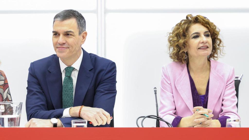 Pedro Sánchez y María Jesús Montero, este lunes durante la reunión de la Ejecutiva del PSOE.