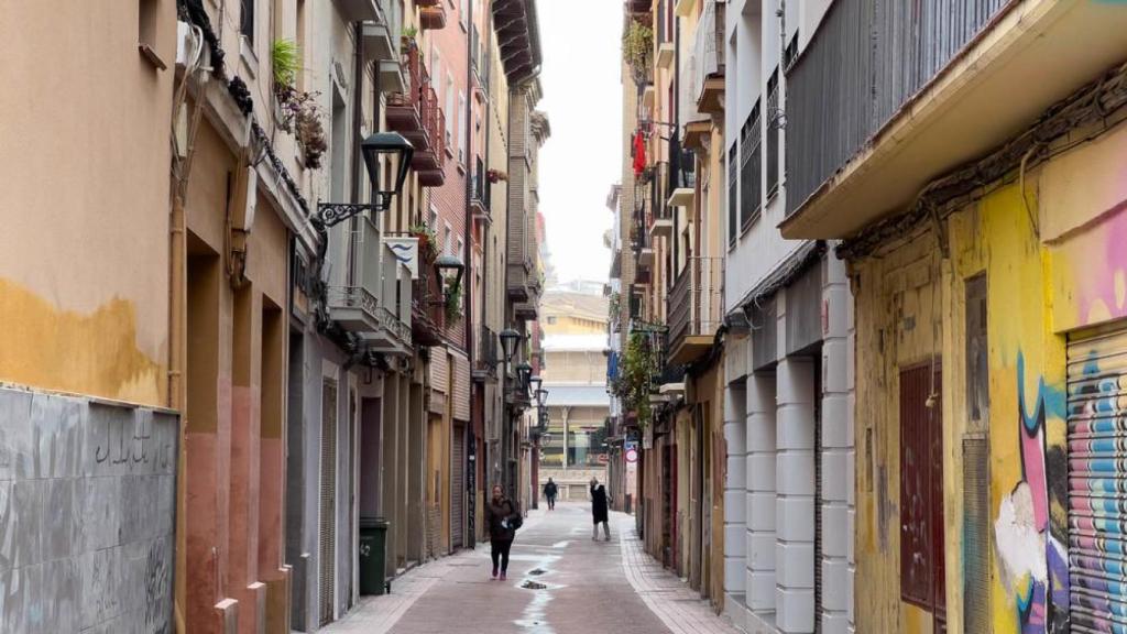 Imagen de archivo de una calle del barrio del Gancho, en Zaragoza.