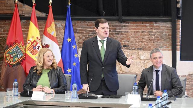 El presidente de la Junta de Castilla y León, Alfonso Fernández Mañueco, participa junto a la alcaldesa de Burgos, Cristina Ayala, en el acto de presentación del proyecto Valle del Hidrógeno de Castilla y León, este lunes en la capital burgalesa