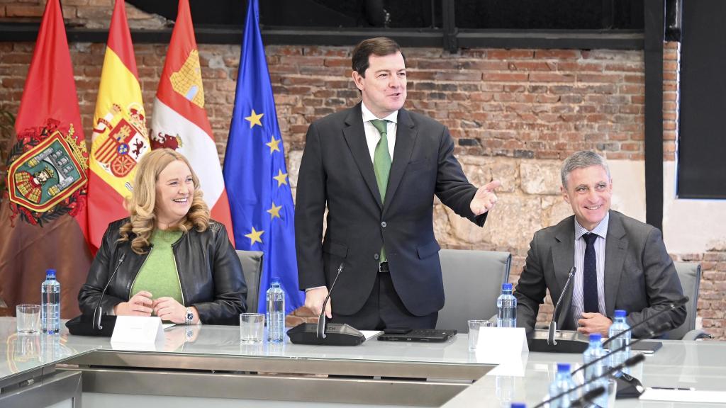 El presidente de la Junta de Castilla y León, Alfonso Fernández Mañueco, participa junto a la alcaldesa de Burgos, Cristina Ayala, en el acto de presentación del proyecto Valle del Hidrógeno de Castilla y León, este lunes en la capital burgalesa