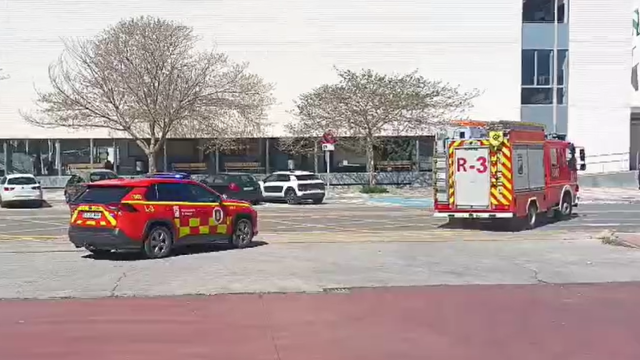 Bomberos saliendo hasta la zona del suceso.