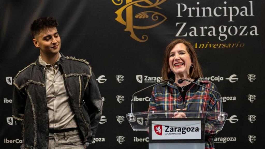 Juanjo Bona junto a Sara Fernández.