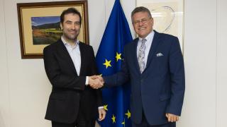 El ministro de Economía, Carlos Cuerpo, y el comisario de Comercio, Maros Sefcovic, durante su reunión de este lunes en Bruselas