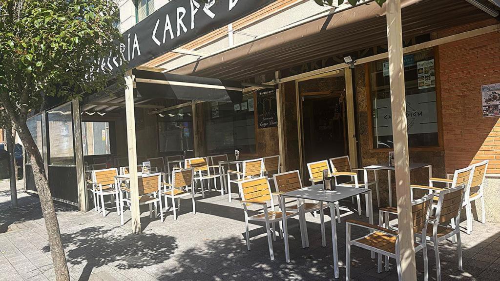 Imagen de la terraza del Bar Carpe Diem de La Cistérniga