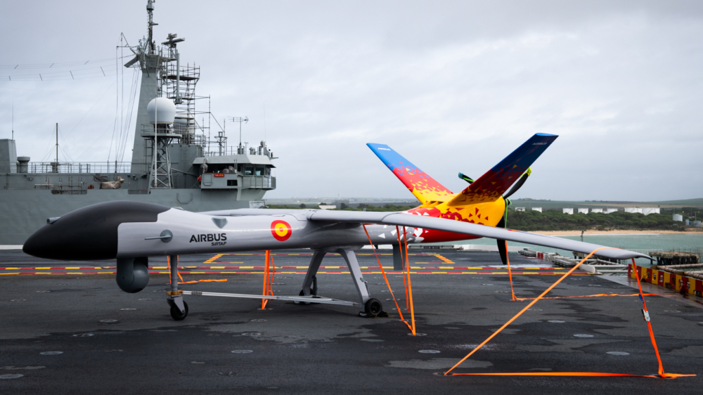 SIRTAP en la cubierta de vuelo del buque Juan Carlos I de la Armada española
