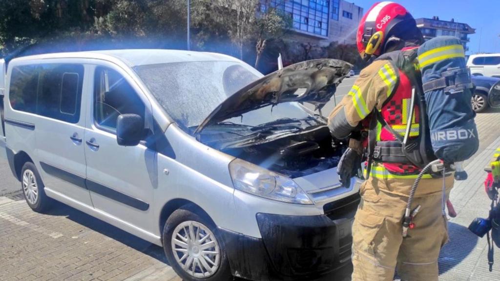 Bomberos de A Coruña actuando en el incidente de hoy