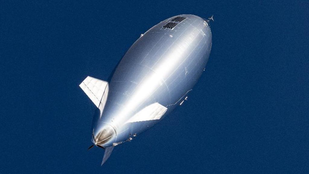Uno de los dirigibles de Sceye en pleno vuelo.