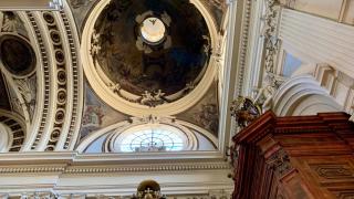 El entorno de la cúpula permanecía vallado este lunes.