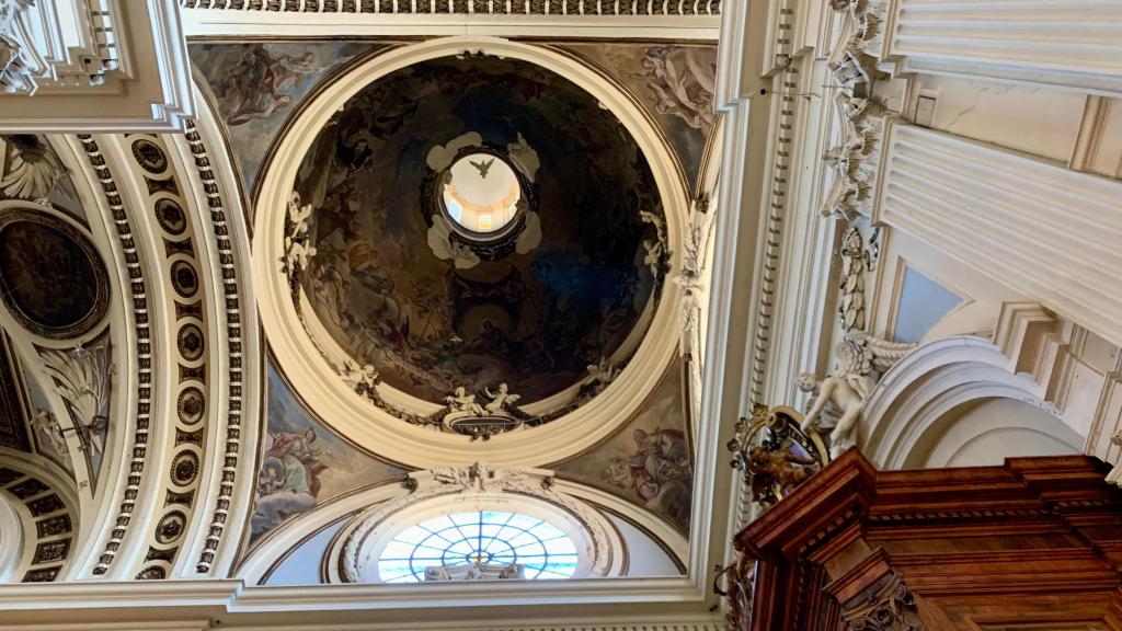 El entorno de la cúpula permanecía vallado este lunes.