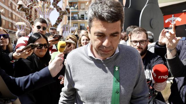 Suspendida parte de la visita de Mazón a las fiestas de Castelló tras ser increpado. Europa Press / Ángel Sánchez