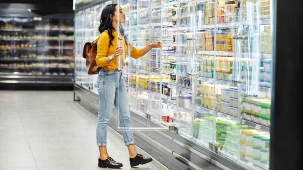 Una mujer en un supermercado.