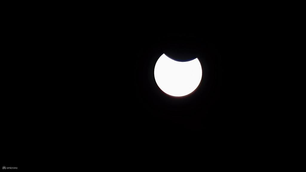 Eclipse solar tomado con el teleobjetivo del vivo X200 Pro.