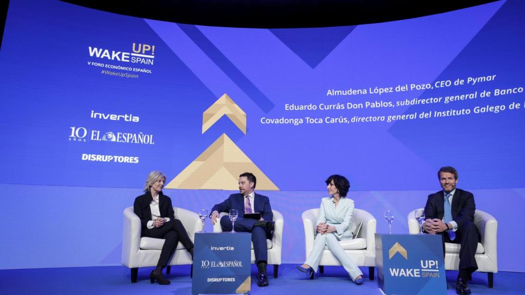 De izquierda a derecha Covadonga Toca Carús, directora general del Instituto Galego de Promoción Económica; Arturo Criado, subdirector de EL ESPAÑOL-Invertia; Almudena López del Pozo, CEO de Pymar, y Eduardo Currás Don Pablos, director general adjunto y director de Empresas de Banco Sabadell, en la mesa redonda de la primera jornada del Wake Up, Spain 2025!