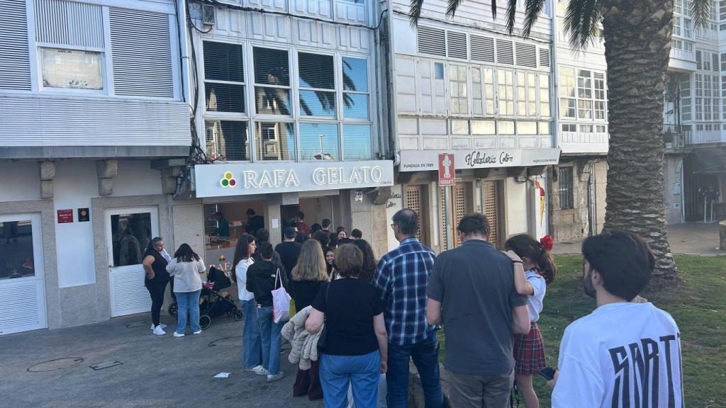 La zona de La Marina experimentó colas para consumir helados.