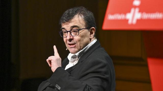 El escritor Javier Cercas presenta su nuevo libro, 'El loco de Dios en el fin del mundo', en el Instituto Cervantes de Madrid. Foto: Fernando Villar / EFE