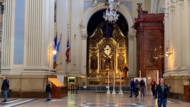 Zona que ha sido vallada tras el desprendimiento de la cúpula en la Basílica del Pilar de Zaragoza