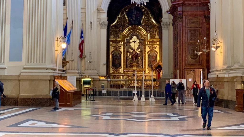 Zona que ha sido vallada tras el desprendimiento de la cúpula en la Basílica del Pilar de Zaragoza