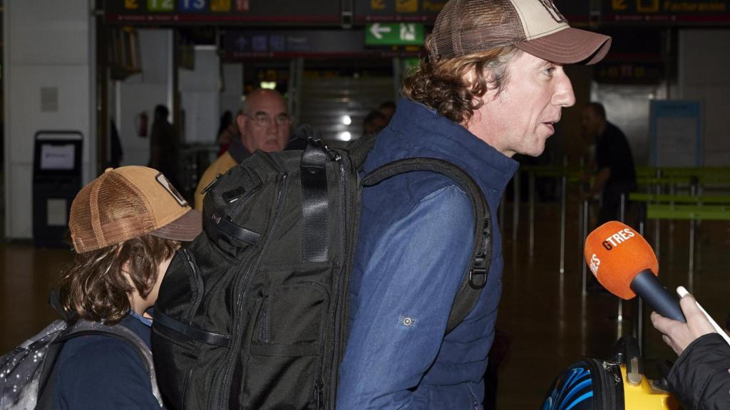 Colate junto a su hijo en el aeropuerto de Madrid. Año 2019.