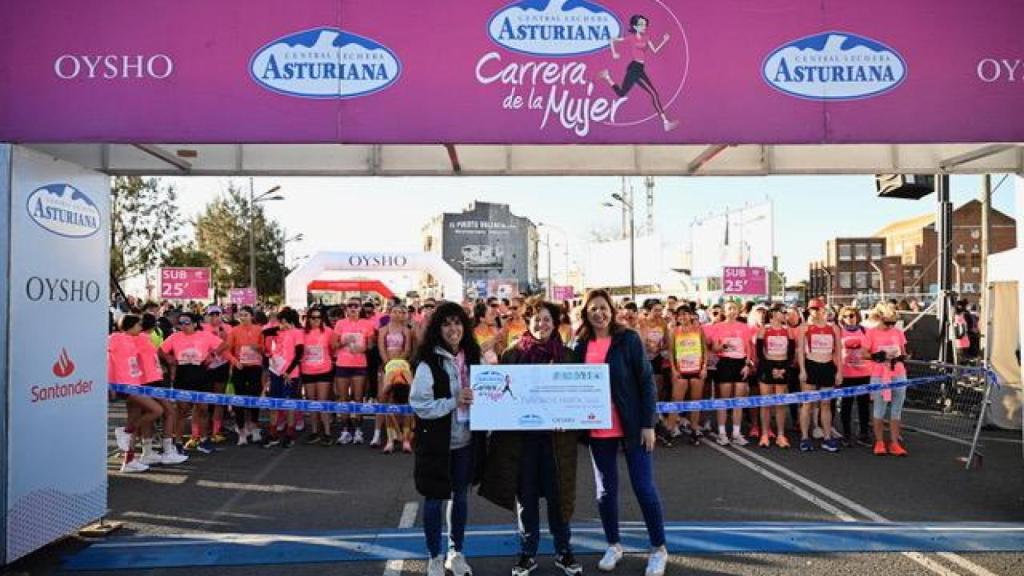 Entrega del cheque solidario a la Fundación Horta Sud