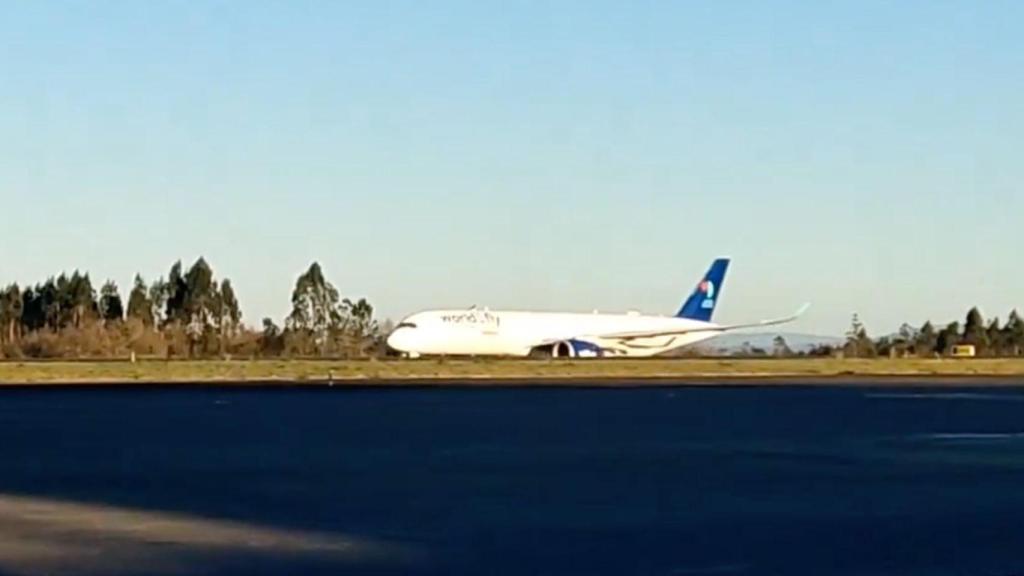 El avión que cubría la ruta entre Ámsterdam y el Caribe fue desviado a Lavacolla.