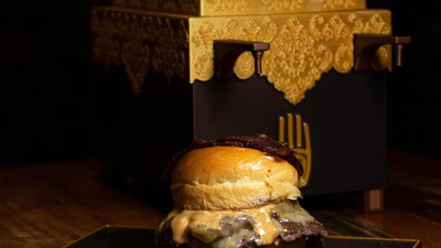 'La Cofrade', la nueva hamburguesa creada en Sevilla para Semana Santa.