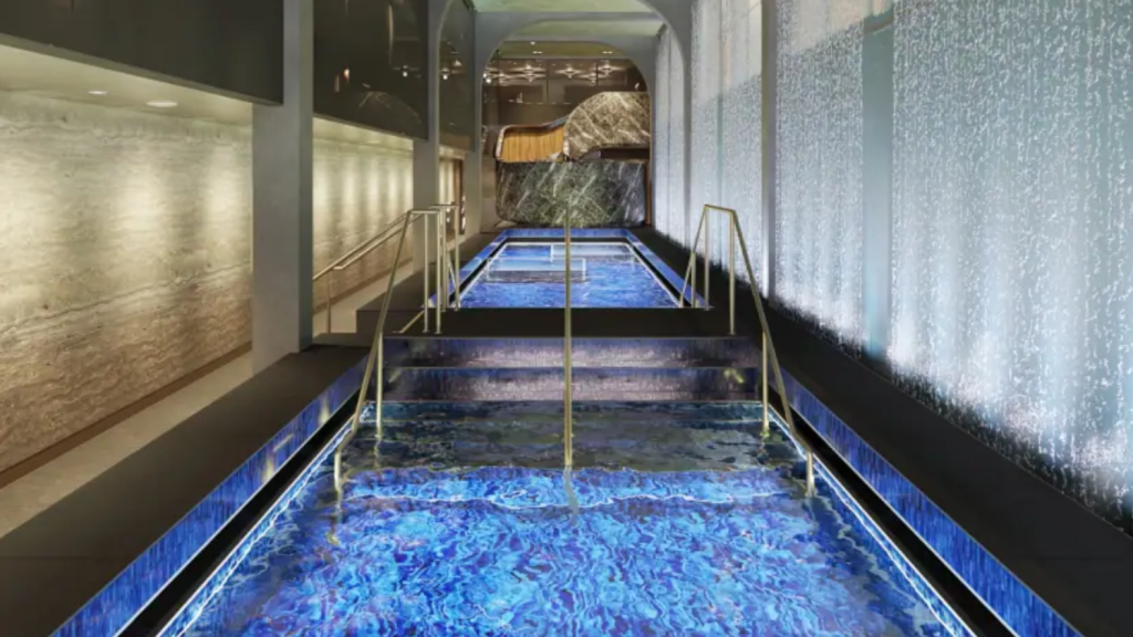 Una de las vistas de la Piscina Vitality del Mandara Spa del Aqua de Norwegian Cruise Line.