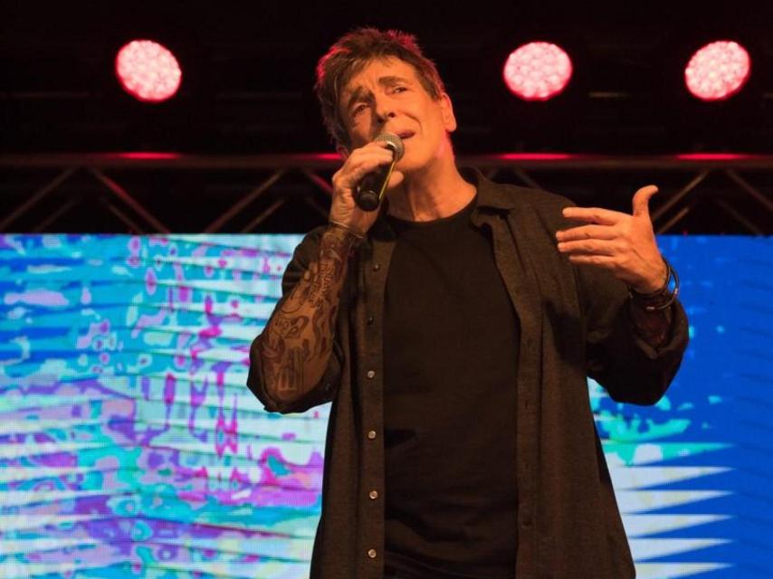 Durante Desnudo con sombrero