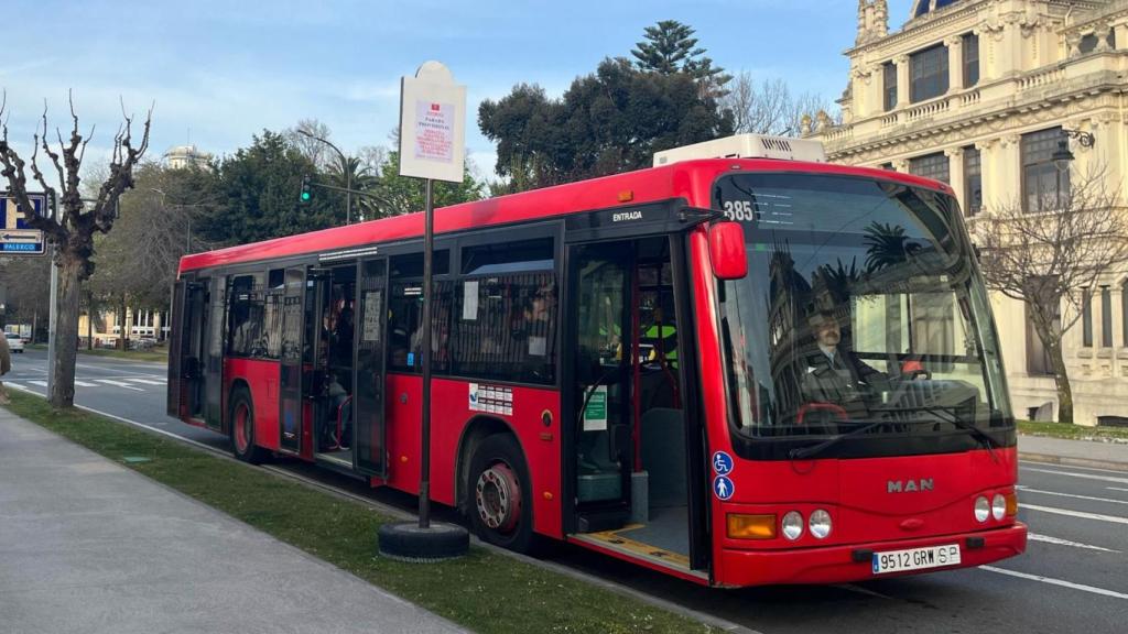 Parada alternativa de bus en la avenida do Porto en A Coruña