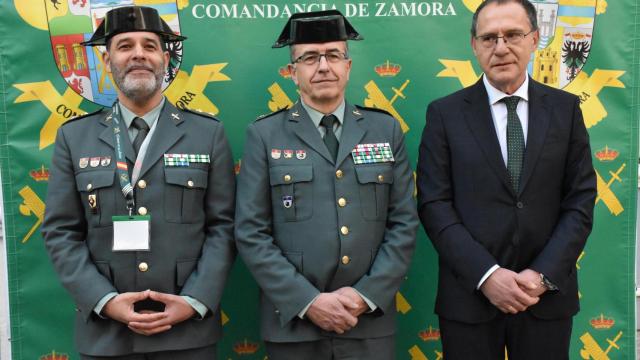 Héctor David Pulido jefe de la Comandancia de Zamora; el subdelegado del Gobierno en Zamora, Ángel Blanco; y el general de brigada jefe de la zona de Castilla y León, José Antonio Fernández de luz