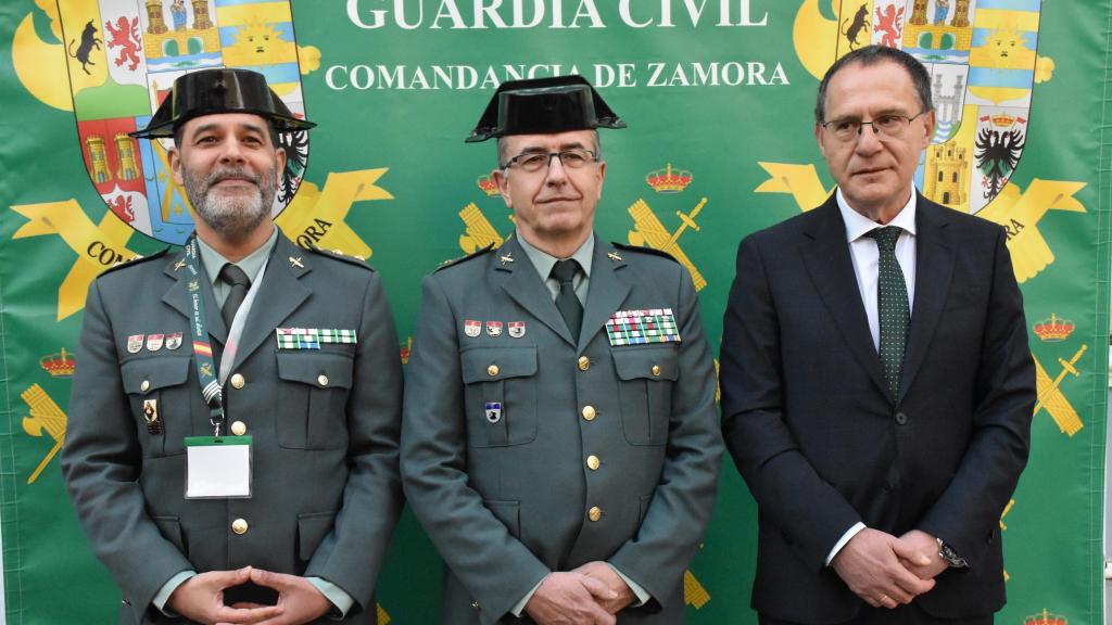 Héctor David Pulido jefe de la Comandancia de Zamora; el subdelegado del Gobierno en Zamora, Ángel Blanco; y el general de brigada jefe de la zona de Castilla y León, José Antonio Fernández de luz