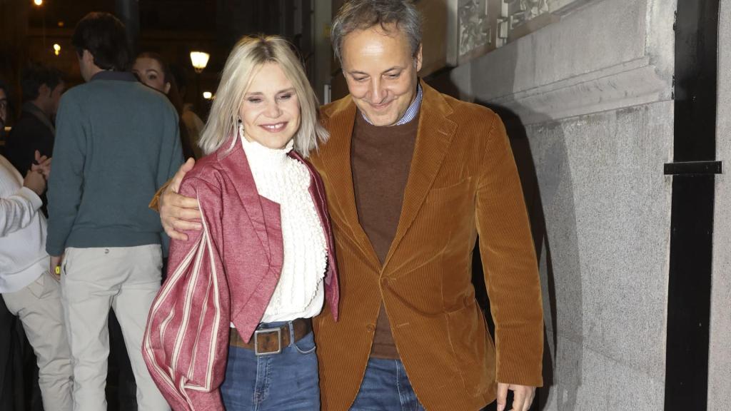 Eugenia Martínez de Irujo con una de las chaquetas de la colección de su hija.