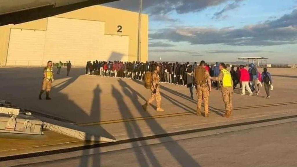 Llegada de menores a la Base Aérea de Zaragoza
