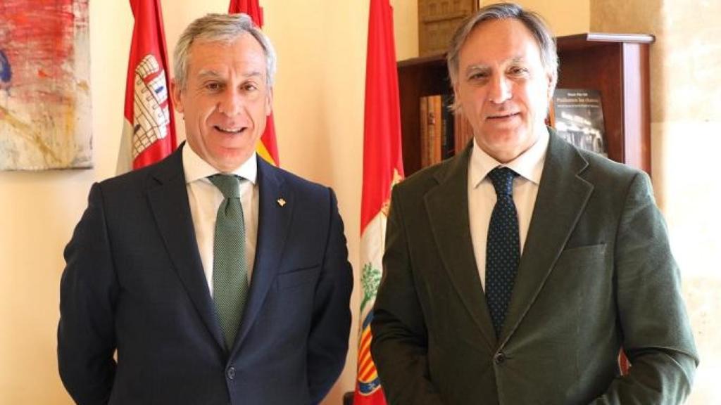 Javier López Martín y Carlos García Carbayo, durante un encuentro en Salamanca