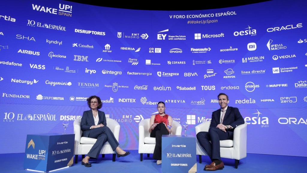 Marta Sánchez, socia responsable del sector Energía de EY, y Francisco Ramírez, director general de Data4 en España, en Wake Up, Spain! 2025