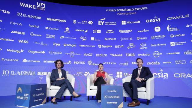 Marta Sánchez, socia responsable del sector Energía de EY, y Francisco Ramírez, director general de Data4 en España, en Wake Up, Spain! 2025