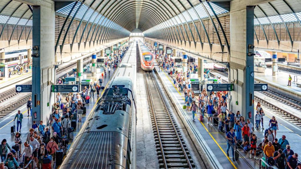 Un nuevo AVE llega a la capital hispalense.