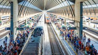 Un nuevo AVE llega a la capital hispalense.