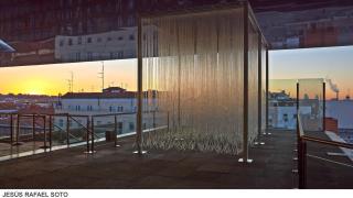 Jesús Rafael Soto: 'Penetrable', 1982. Obra instalada en una de las terrazas del Museo reina Sofía. Foto: MNCARS