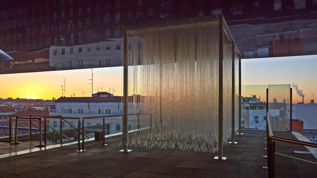 Jesús Rafael Soto: 'Penetrable', 1982. Obra instalada en una de las terrazas del Museo reina Sofía. Foto: MNCARS