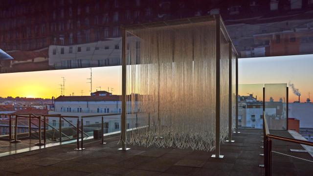 Jesús Rafael Soto: 'Penetrable', 1982. Obra instalada en una de las terrazas del Museo reina Sofía. Foto: MNCARS