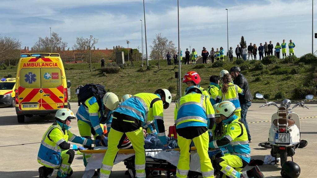 El Summa 112 durante un simulacro de emergencias en Humanes, Madrid.