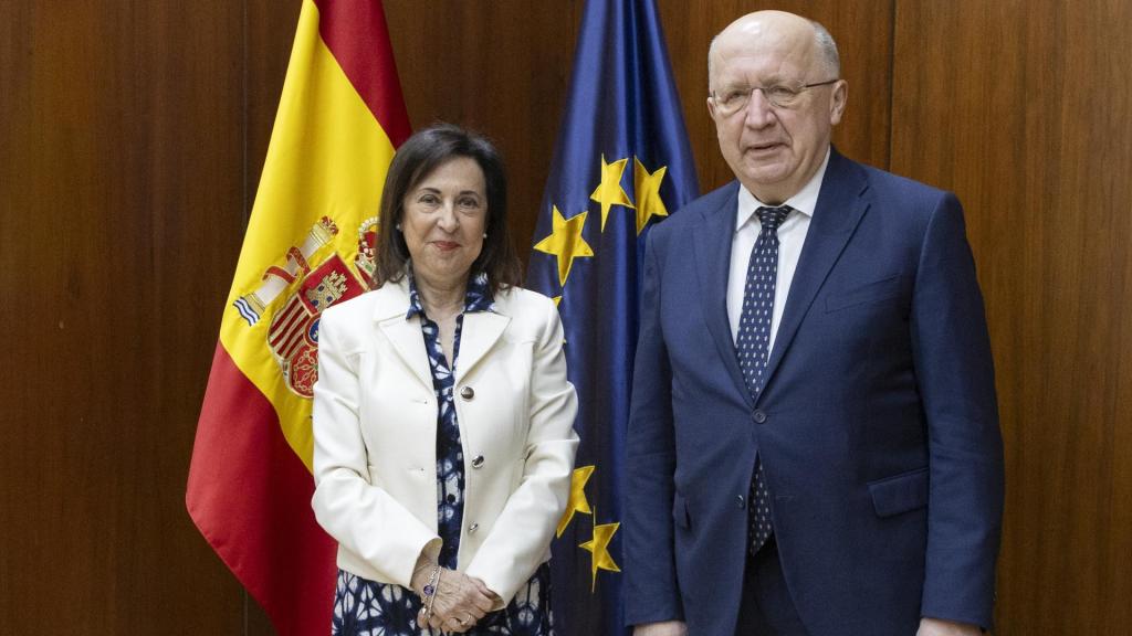 Margarita Robles, este lunes en Madrid con el comisario europeo de Defensa, Andrius Kubilius.