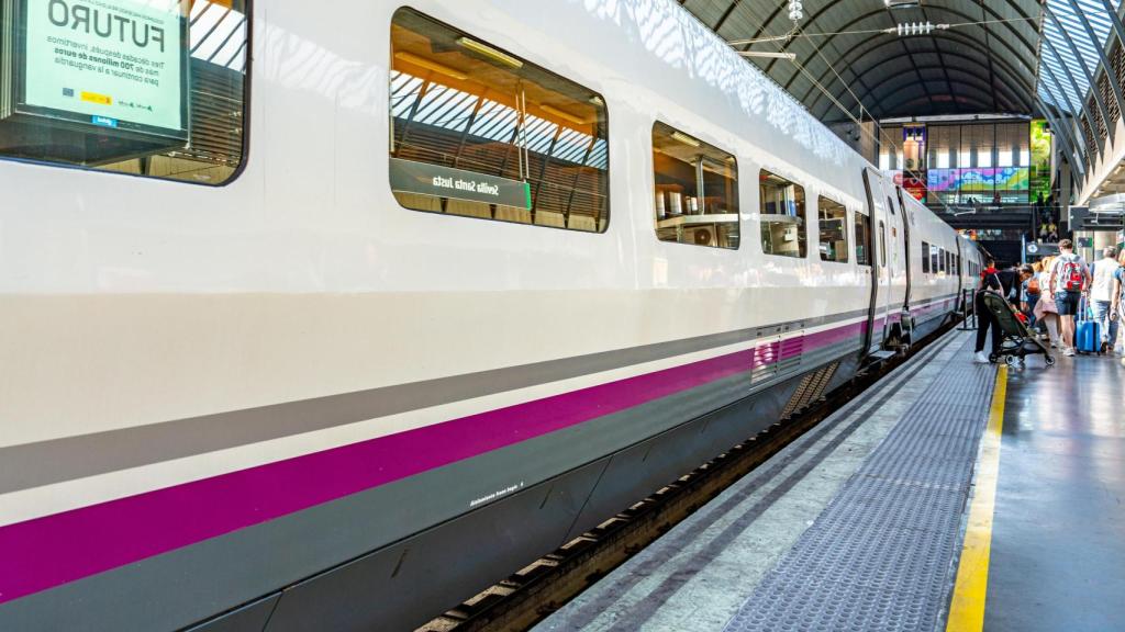 El nuevo tren llega a Barcelona.