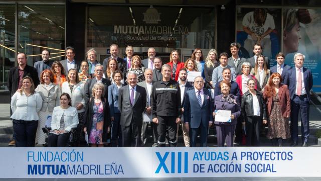 Foto de familia de los beneficiarios de la 13ª edición de las Ayudas a Proyectos de Acción Social de la Fundación Mutua.