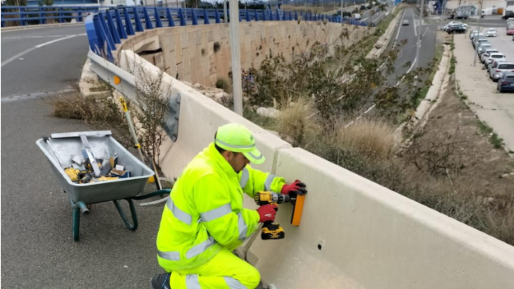 Trabajos de conservación en una autovía de Málaga.