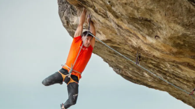 Carlos Suárez, durante un ejercicio de alpinismo.