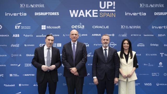 De izquierda a derecha: Pedro J. Ramírez, presidente ejecutivo y director de EL ESPAÑOL; Enrico Letta, ex primer ministro italiano; Marc Murtra, presidente ejecutivo de Telefónica; y  Cruz Sánchez de Lara, vicepresidenta de EL ESPAÑOL.